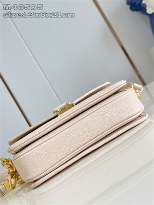 L.V Pochette Métis East West Monogram Empreinte Sand M14322