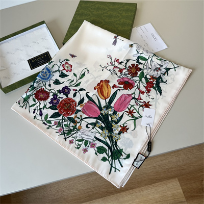 G*u*i square silk scarf 38542