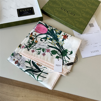 G*u*i square silk scarf 38542