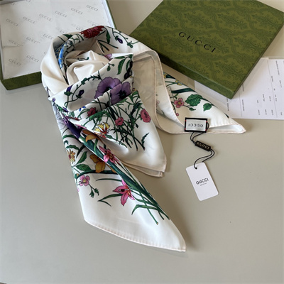 G*u*i square silk scarf 38542