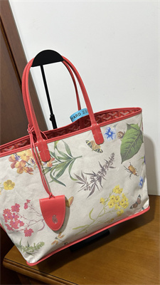 Go*ard saint l0*is pm bag in Go*ardine canvas & chevroches calfskin fuchsia