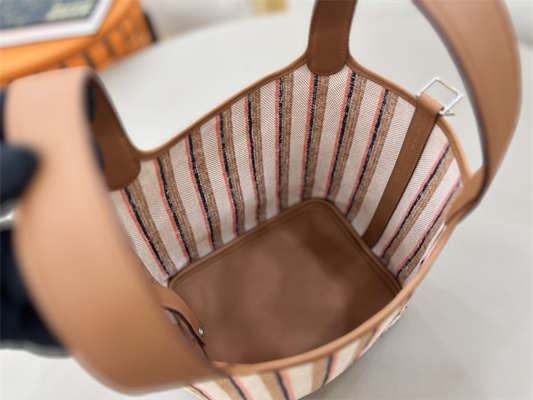 Picotin Lock 18 Bag in taurillon Clemence leather with “Couverture Lignes” embroidery Gold HS