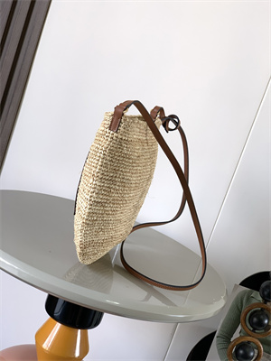 L0ew* slit pochette bag in raffia and calfskin nature /tan