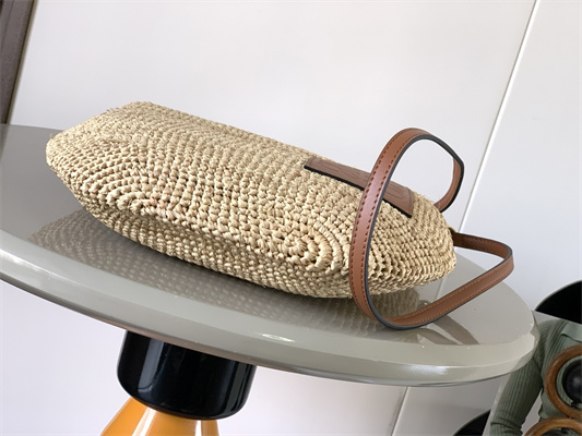 L0ew* slit pochette bag in raffia and calfskin nature /tan