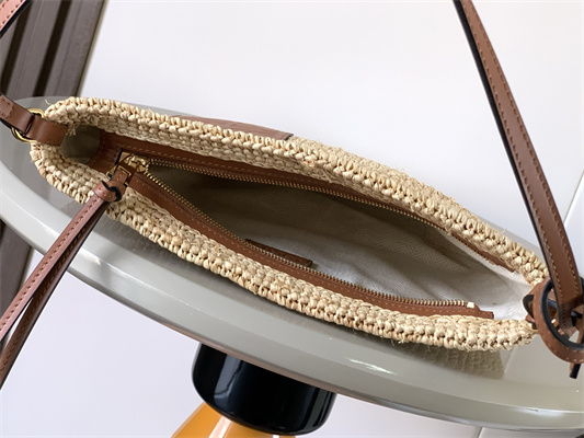 L0ew* slit pochette bag in raffia and calfskin nature /tan
