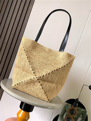 L0ew* medium puzzle fold tote in raffia nature