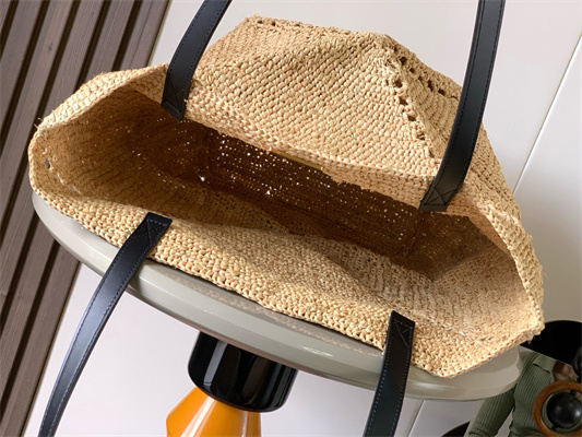 L0ew* medium puzzle fold tote in raffia nature