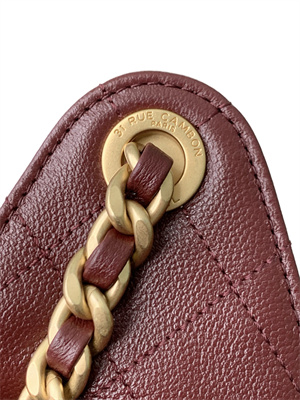 Ch*el 25 small handbag grained calfskin gold tone metal burgundy as5293