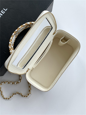Ch*el vanity with chain grained calfskin& gold-tone metal white ap4799
