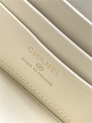 Ch*el vanity with chain grained calfskin& gold-tone metal white ap4799