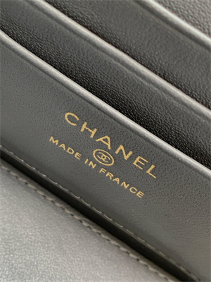 Ch*el vanity with chain grained calfskin& gold-tone metal grey ap4799