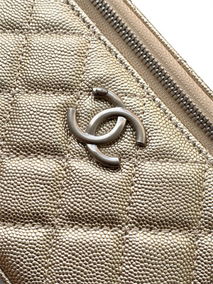 Ch*el vanity case grained calfskin& silver-tone metal gold ap3940