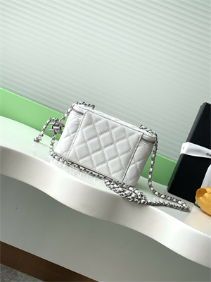 Ch*el vanity case grained calfskin& silver-tone metal white ap3940