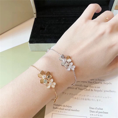 V*N CL*F & arpels bracelet 38800