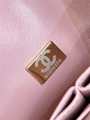 Ch*el medium classic flap bag grained calfskin gold tone metal pink 01112 top