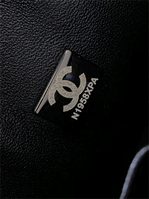 Ch*el medium classic flap bag lambskin gun metal black 01112 top