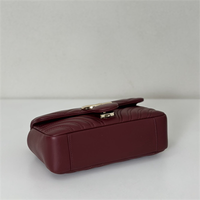 Gu.cci GG Marmont Small shoulder bag matelassé chevron lambskin leather Lt Gold toned hardware Rosso Ancora red837280