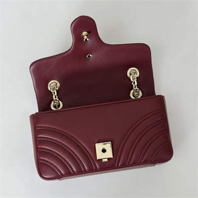 Gu.cci GG Marmont Small shoulder bag matelassé chevron lambskin leather Lt Gold toned hardware Rosso Ancora red837280