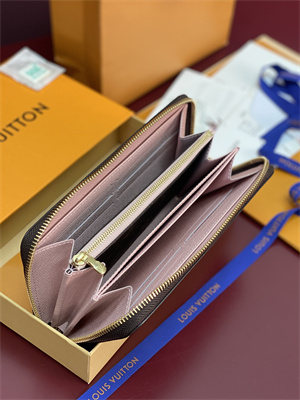 L.V Zippy Wallet Vivienne Winter Holidays Monogram Canvas Snowy Pearl M26256