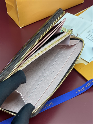 L.V Zippy Wallet Vivienne Winter Holidays Monogram Canvas Snowy Pearl M26256