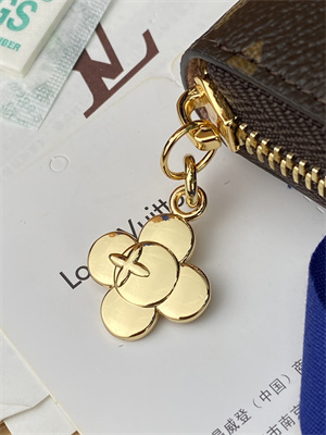 L.V Zippy Wallet Vivienne Winter Holidays Monogram Canvas Snowy Pearl M26256