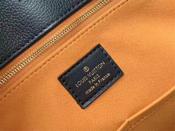 L.V ONTHEGO MM Monogram Empreinte Leather Black M45595