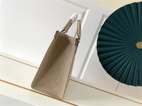 L.V ONTHEGO MM Monogram Empreinte Leather Turtledove M45607