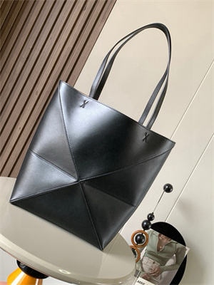 L0ew* medium puzzle fold tote in shinny calfskin black