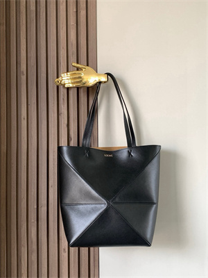 L0ew* medium puzzle fold tote in shinny calfskin black