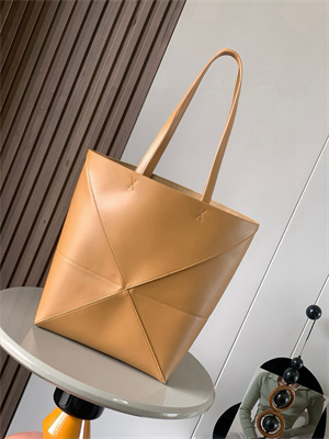 L0ew* medium puzzle fold tote in shinny calfskin