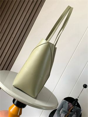 L0ew* medium puzzle fold tote in shinny calfskin