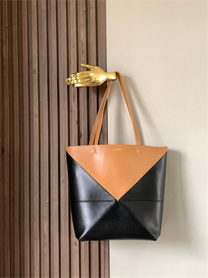 L0ew* medium puzzle fold tote in shinny calfskin