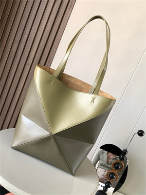 L0ew* medium puzzle fold tote in shinny calfskin