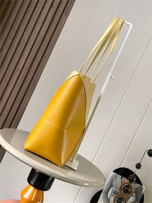 L0ew* medium puzzle fold tote in shinny calfskin