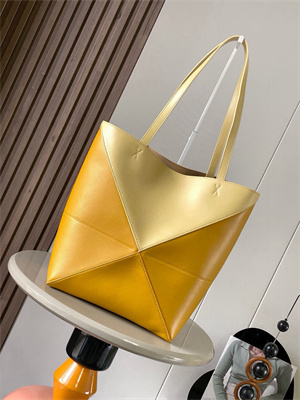 L0ew* medium puzzle fold tote in shinny calfskin