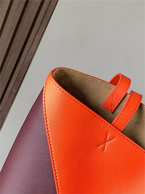 L0ew* medium puzzle fold tote in shinny calfskin