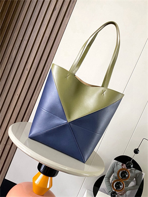 L0ew* medium puzzle fold tote in shinny calfskin