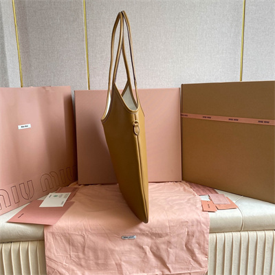 M*um*u ivy leather bag cognac color