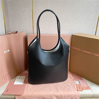 M*um*u ivy leather bag black color