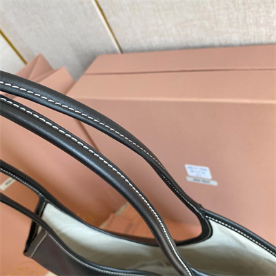 M*um*u ivy leather bag black color