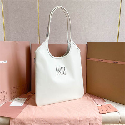 M*um*u ivy leather bag white color