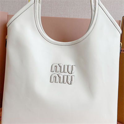 M*um*u ivy leather bag white color