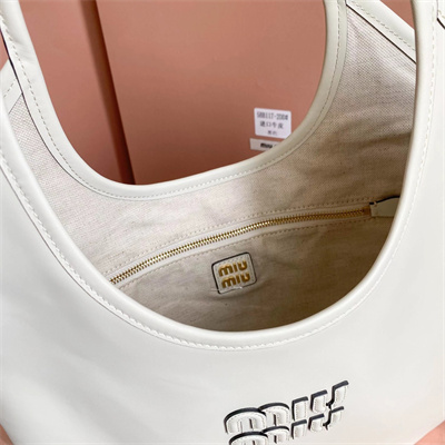 M*um*u ivy leather bag white color